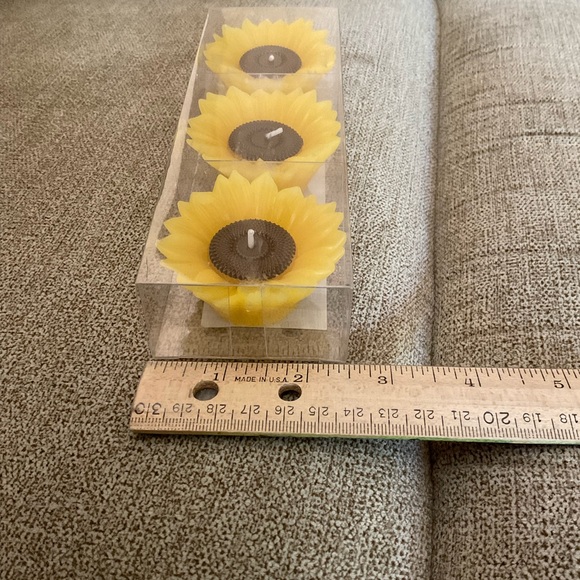🌸3 for $18🌸 Candles, Sunflowers, Set of 3, Adorable, home decor - Picture 3 of 12